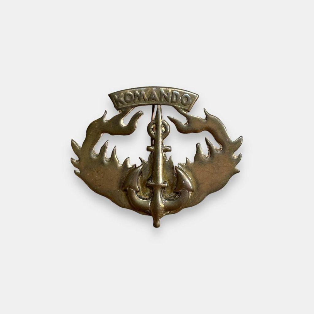 Commando Chest Qualification Metal Badge (attibuted)